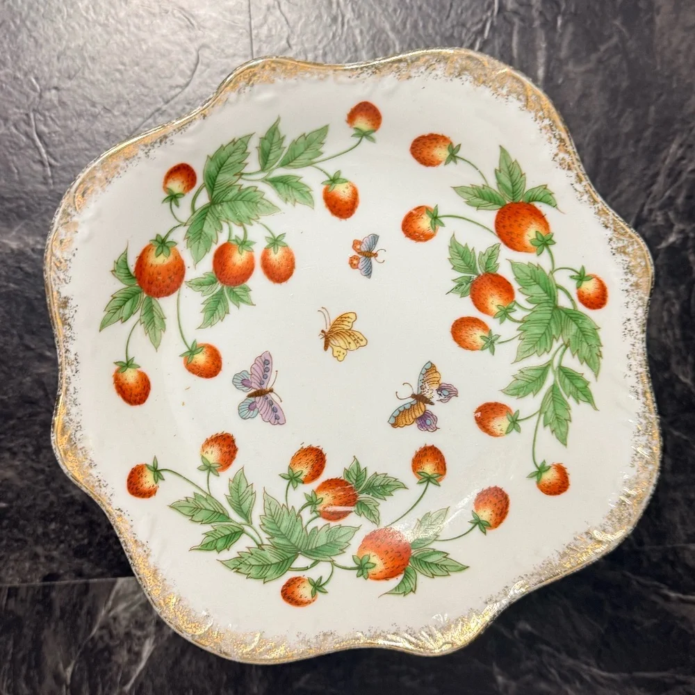 NORLEANS Cake Stand with Strawberries and Butterflies